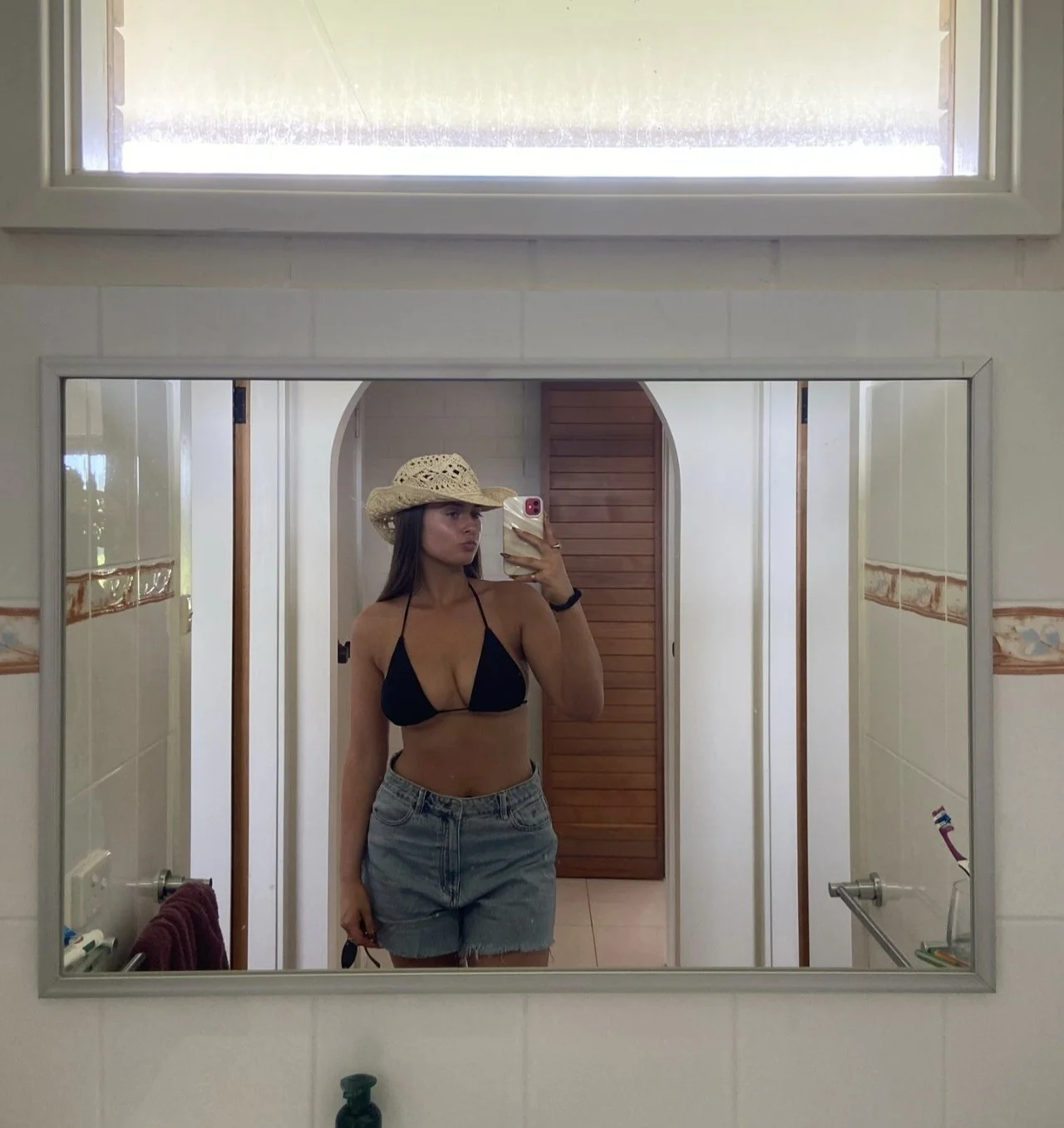 Busty Australian slut Sarah shows off image 7