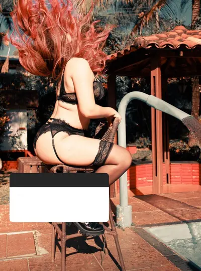 ex novinha do corno fez ensaio sexy cover image