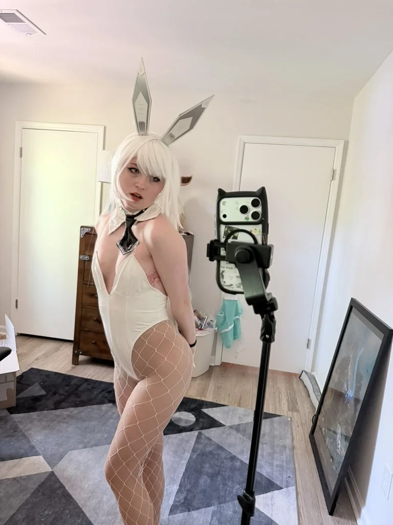 18 yo cosplay foot slut Hailey image 14