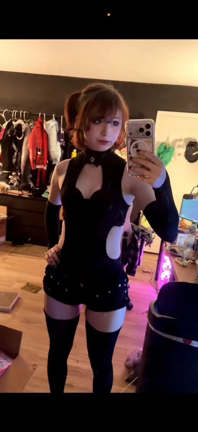 18 yo cosplay foot slut Hailey image 4