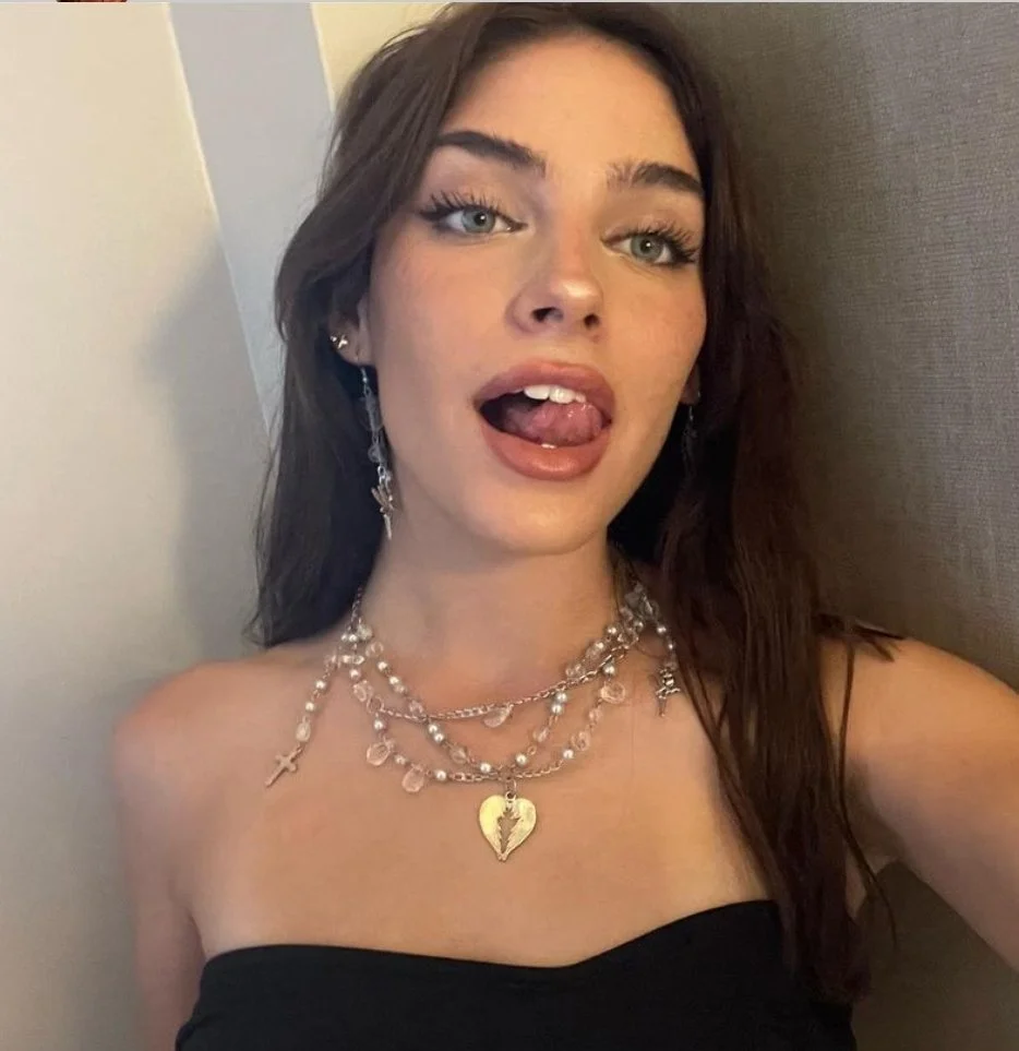 Pretty model image 4