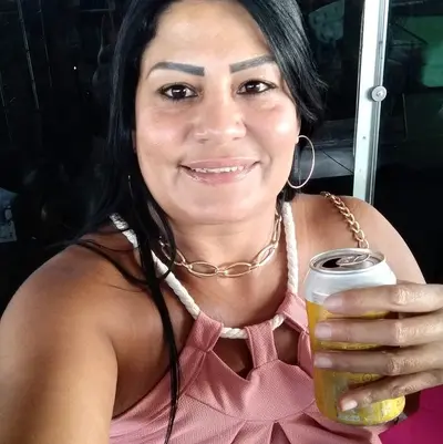 Cachorra da mulher do Juninho cover image