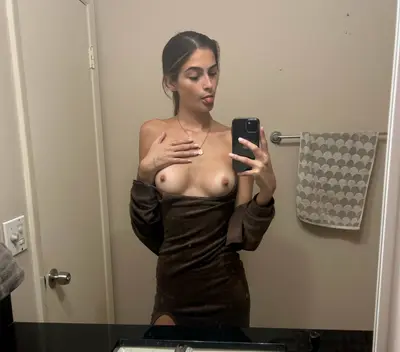 Skinny teen babe first sextape cover image