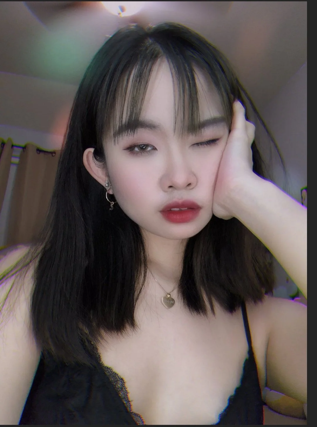 Vivian is too hot. image 2