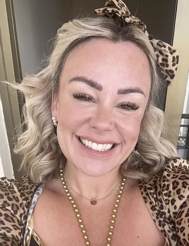 Gorgeous Pawg Milf image 8