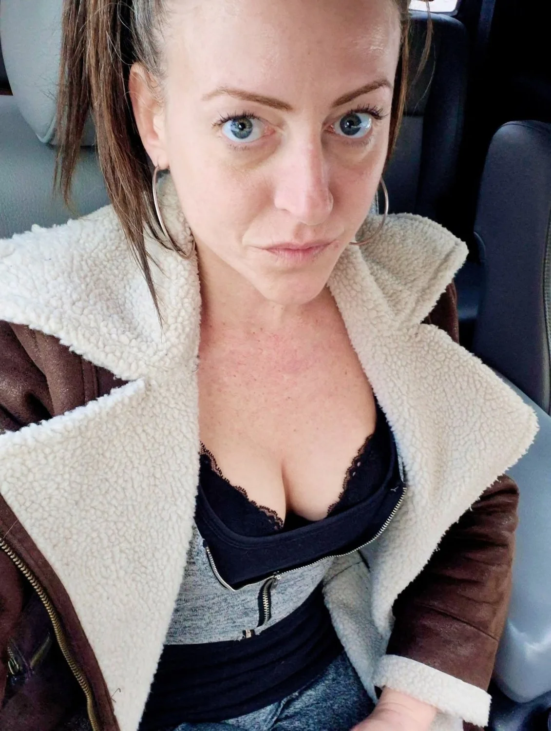 Annick .. Une vraie chienne de chez nous main image