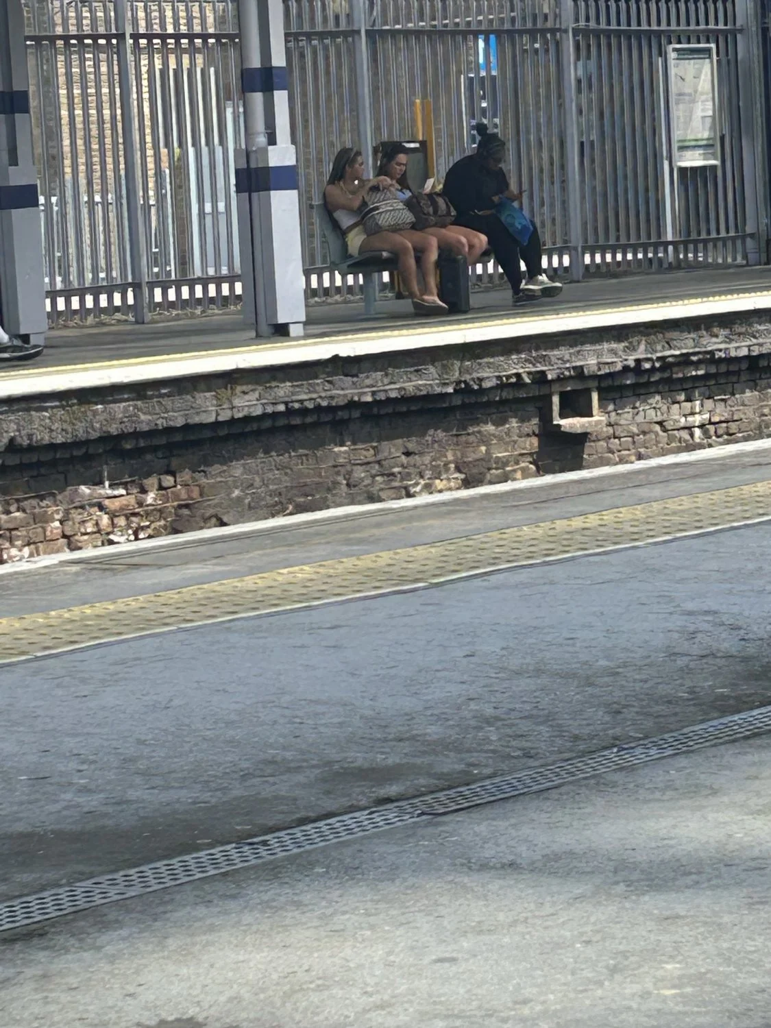 Ai - train station creepshot main image