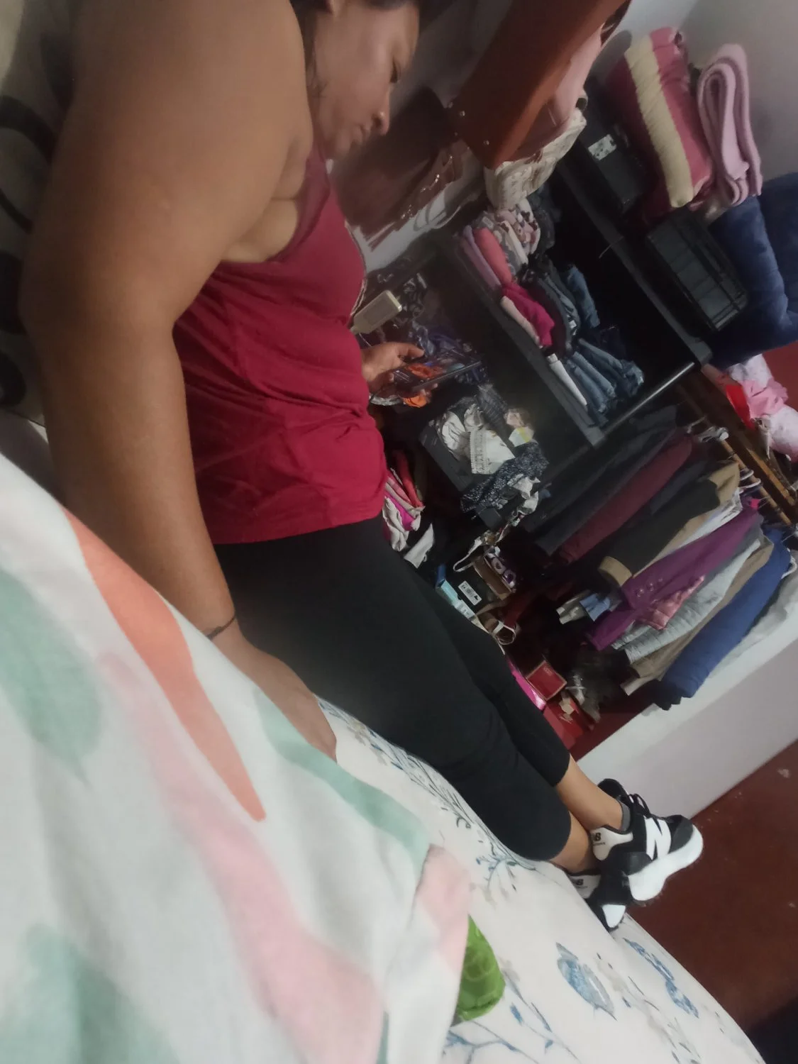 Mi hermana y la perra de mi mama image 2