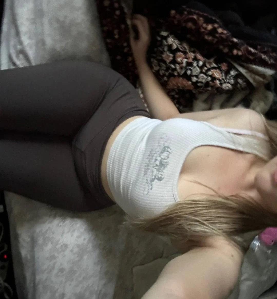 Amateur babe image 2