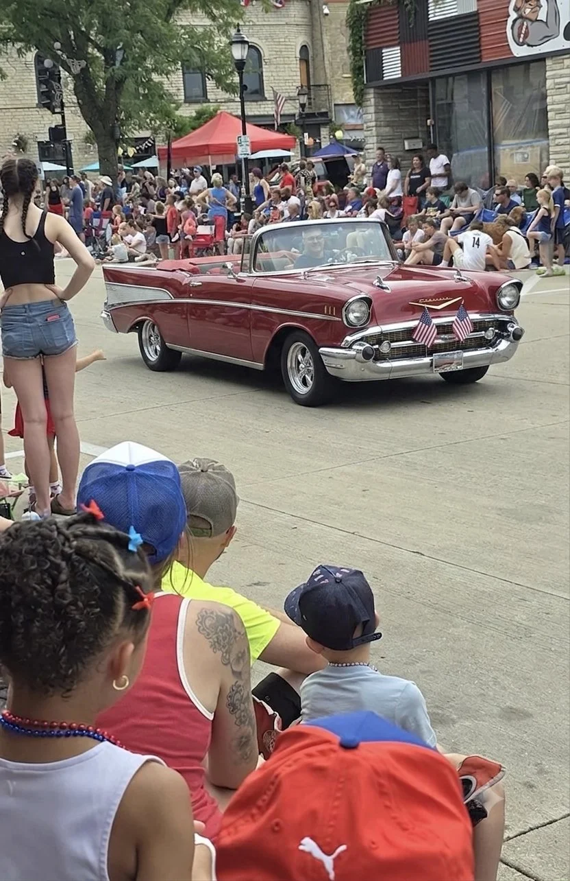 26-0153 - Took a pic of the car and got some surprise eye candy image 1