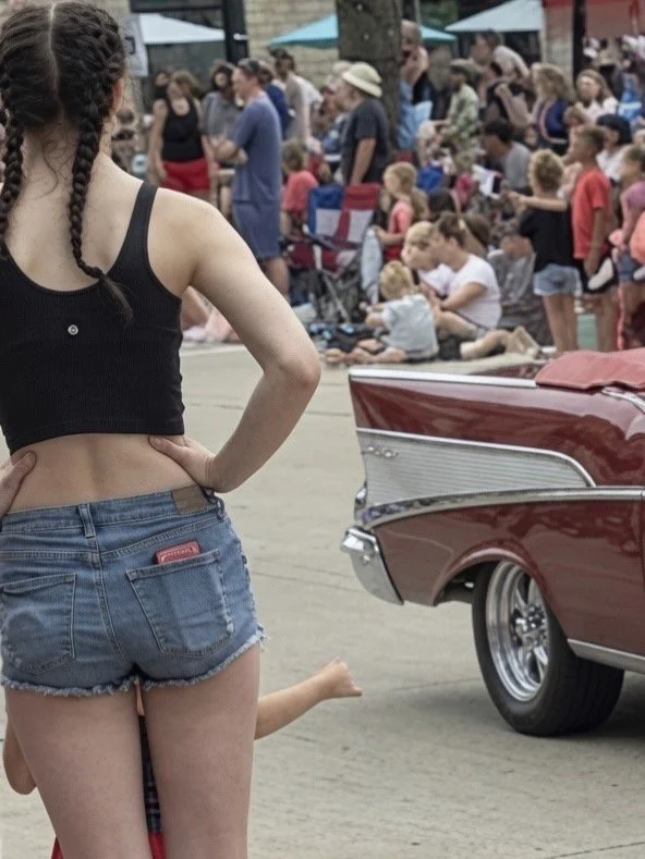 26-0153 - Took a pic of the car and got some surprise eye candy image 3