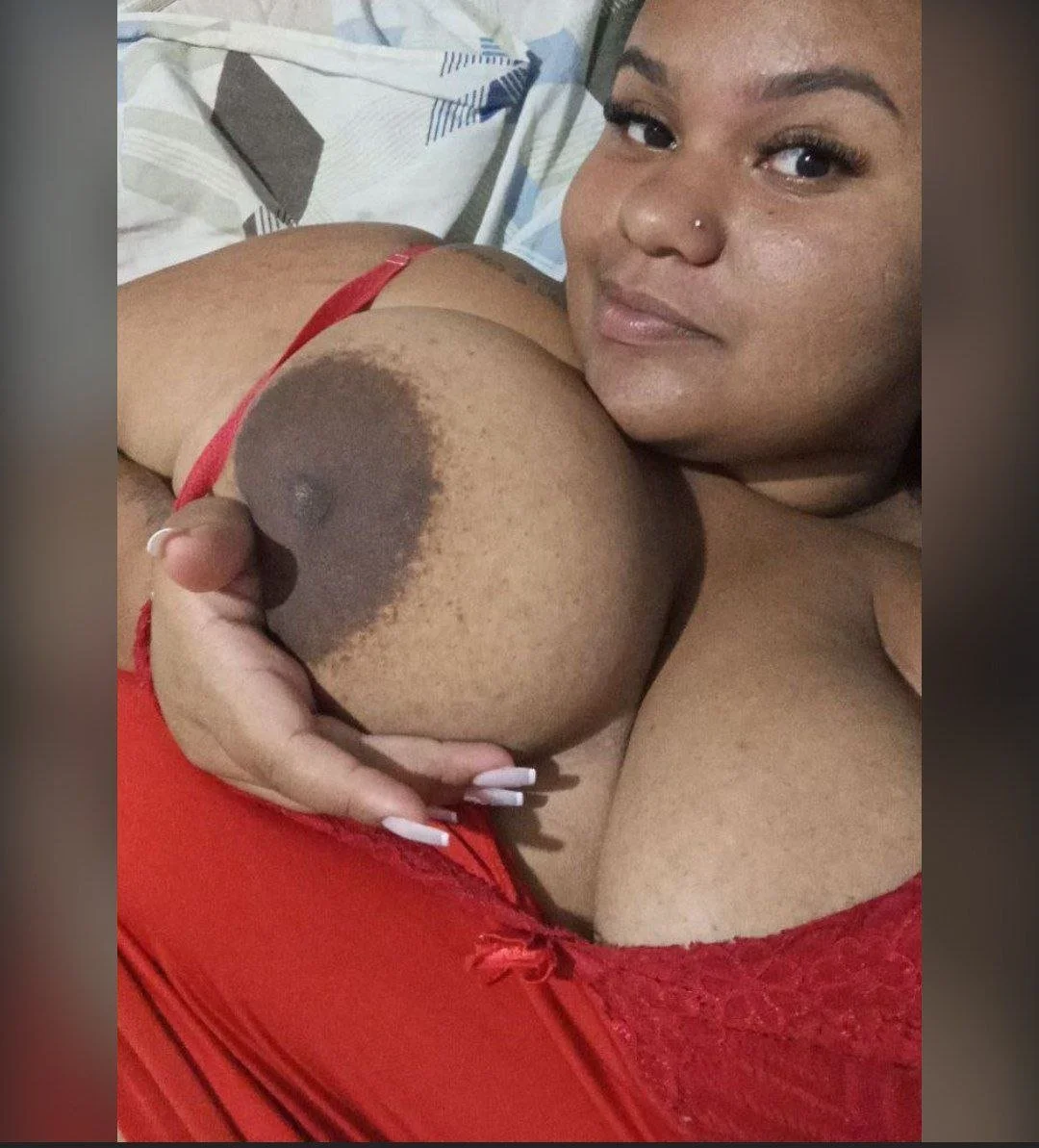 Esposa mostrando os peitoes image 3