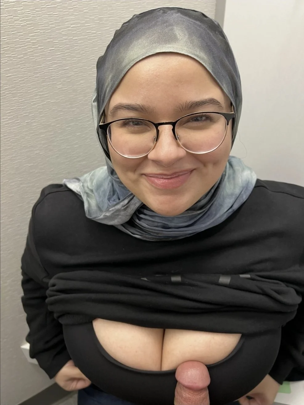 pakistani hijabi whore loves to blowjob image 5