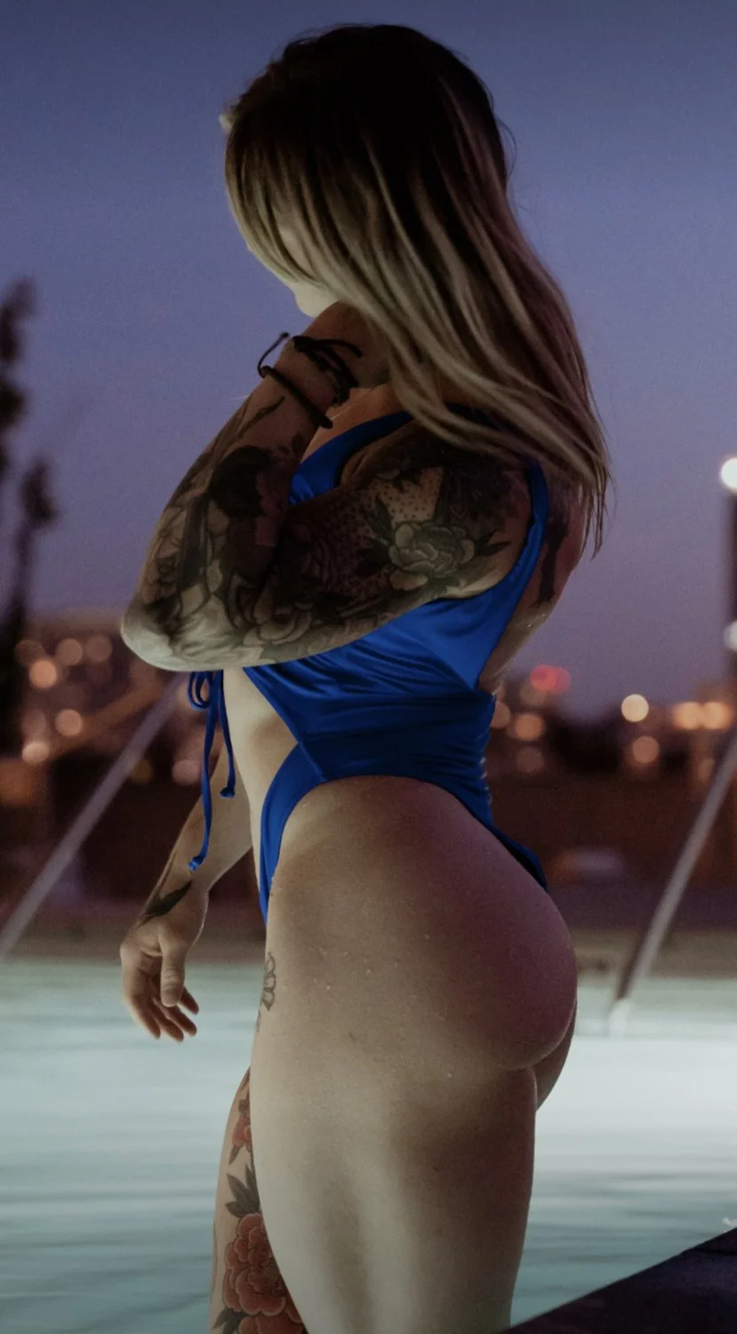 Esta mujer tendrá derechos de autor, así que consígalo mientras pueda. image 11