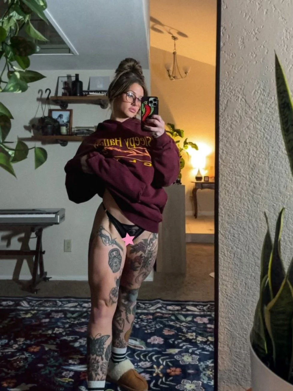 Esta mujer tendrá derechos de autor, así que consígalo mientras pueda. image 45