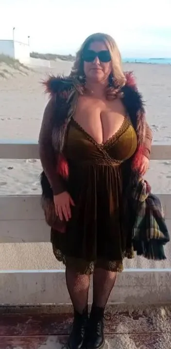 Big ass tits massive boobs on milf cougar gilf mature image 2