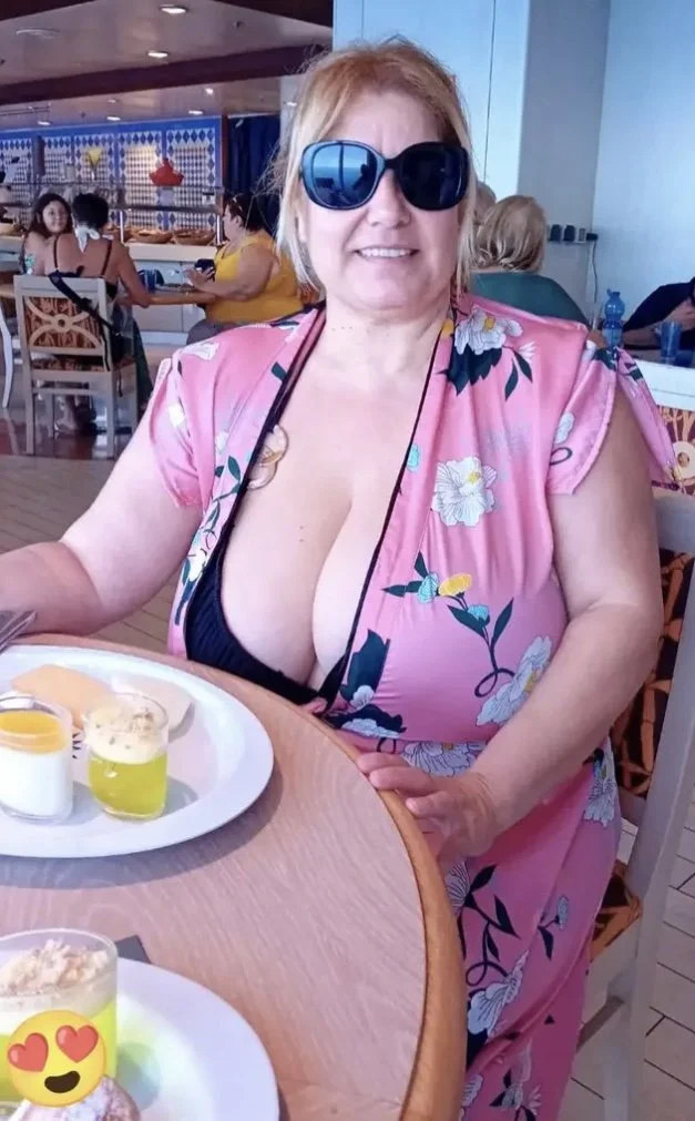 Big ass tits massive boobs on milf cougar gilf mature image 3