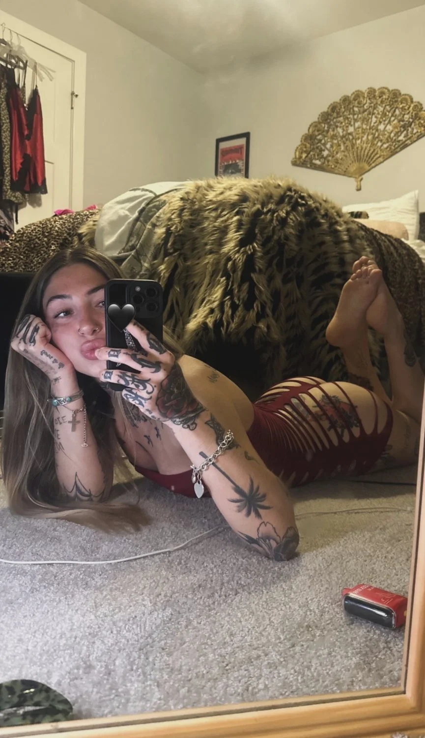 Tatted slut with fat ass gets shared by bf image 4
