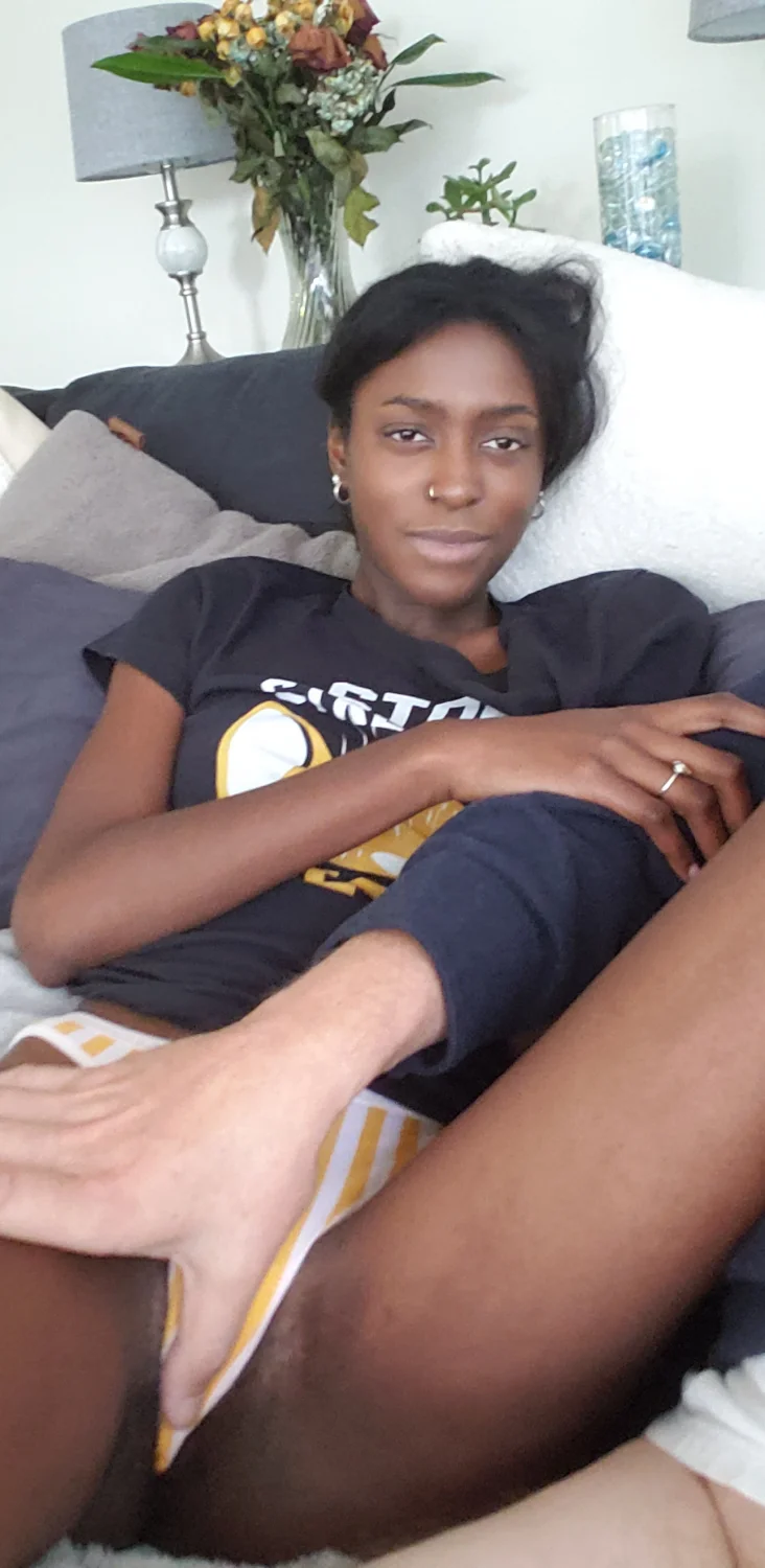 Jada SHS Strokes Her Dealers BWC With Her Feet image 2
