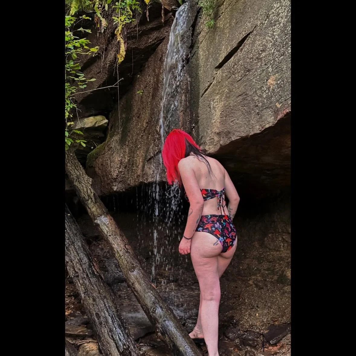 Lil bitch just sent me nudes for weed. Taking offers. image 8