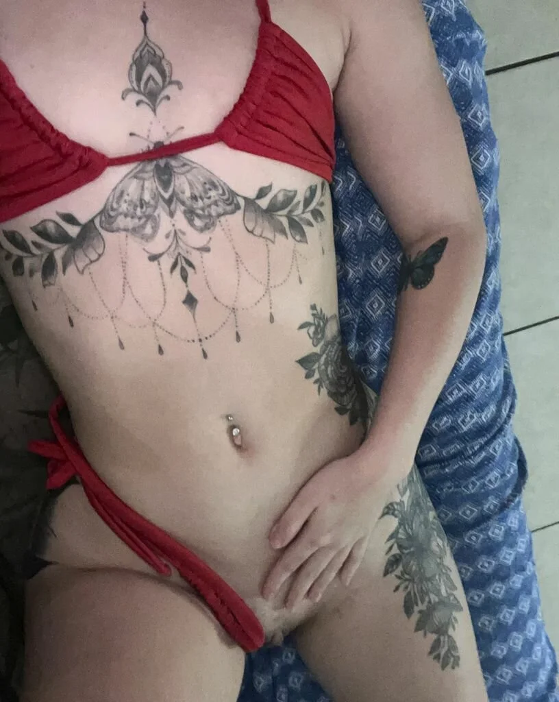 Novinha branquinha magrinha delicinha famosinha do Tik T0k 😋 🤤 🔥 😈 image 2