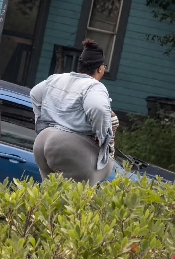 I love going to Wendy's to see that big nasty booty image 3