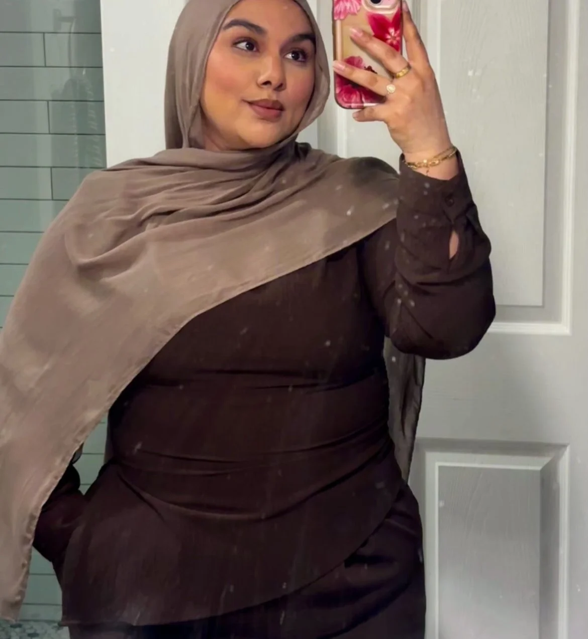 Fat Muslim whore spreads open her tight asshole image 2