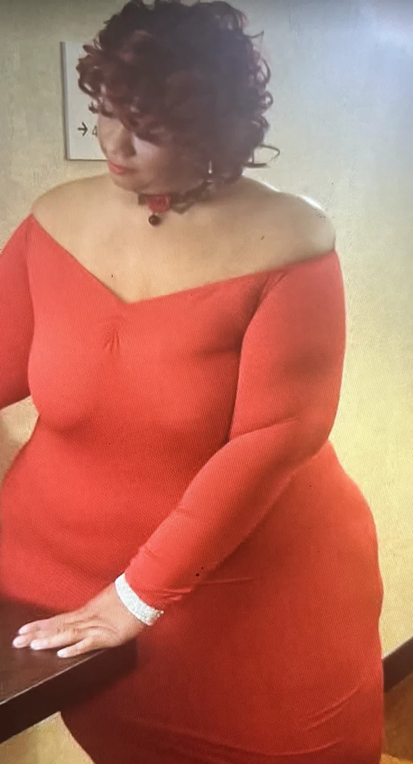 Amazon MILF Goldie (I BET HER BOOTYHOLE IS TIGHT, WET & CREAMY & I BET SHE PEGS TOO) image 4