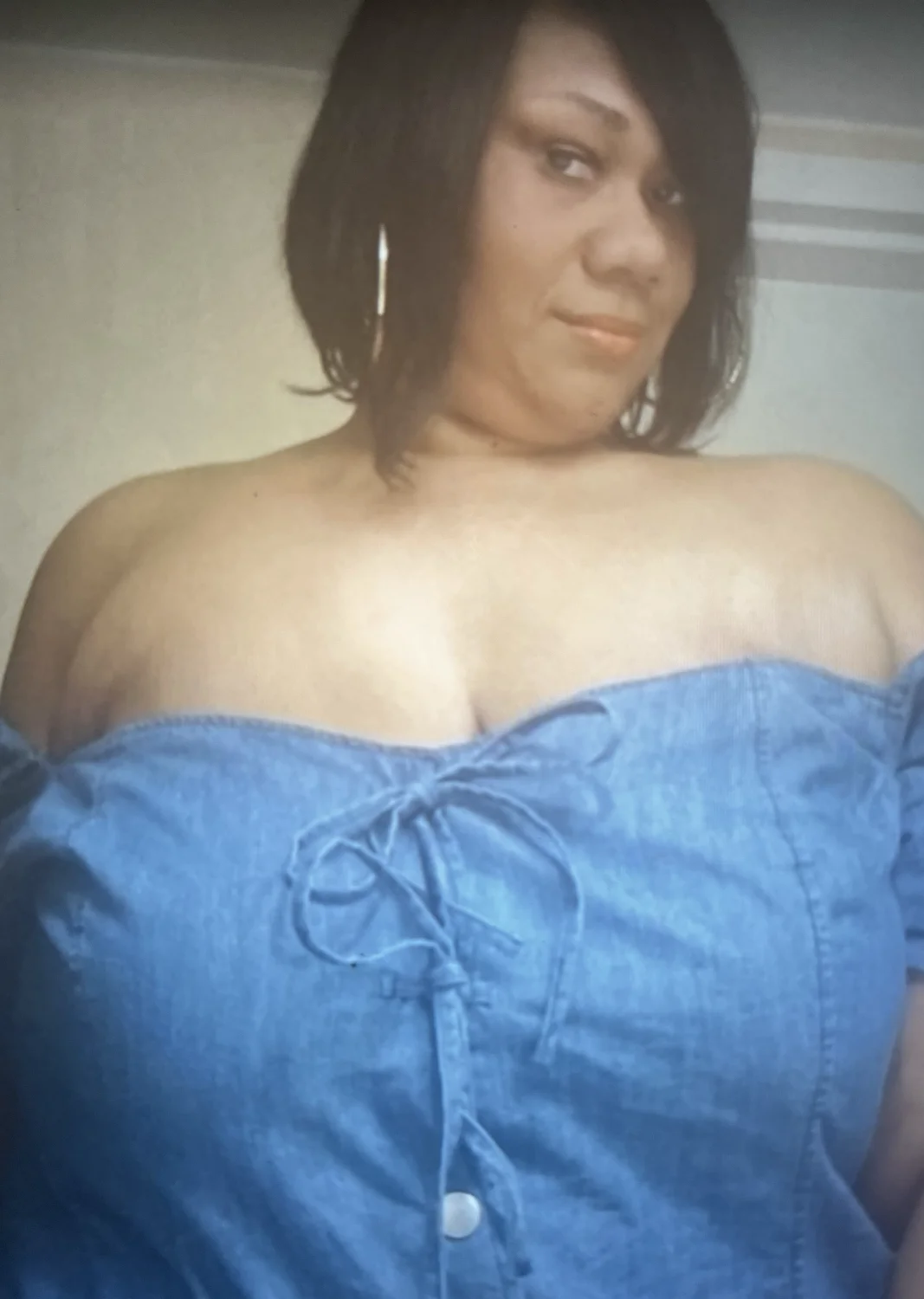 Amazon MILF Goldie (I BET HER BOOTYHOLE IS TIGHT, WET & CREAMY & I BET SHE PEGS TOO) image 5
