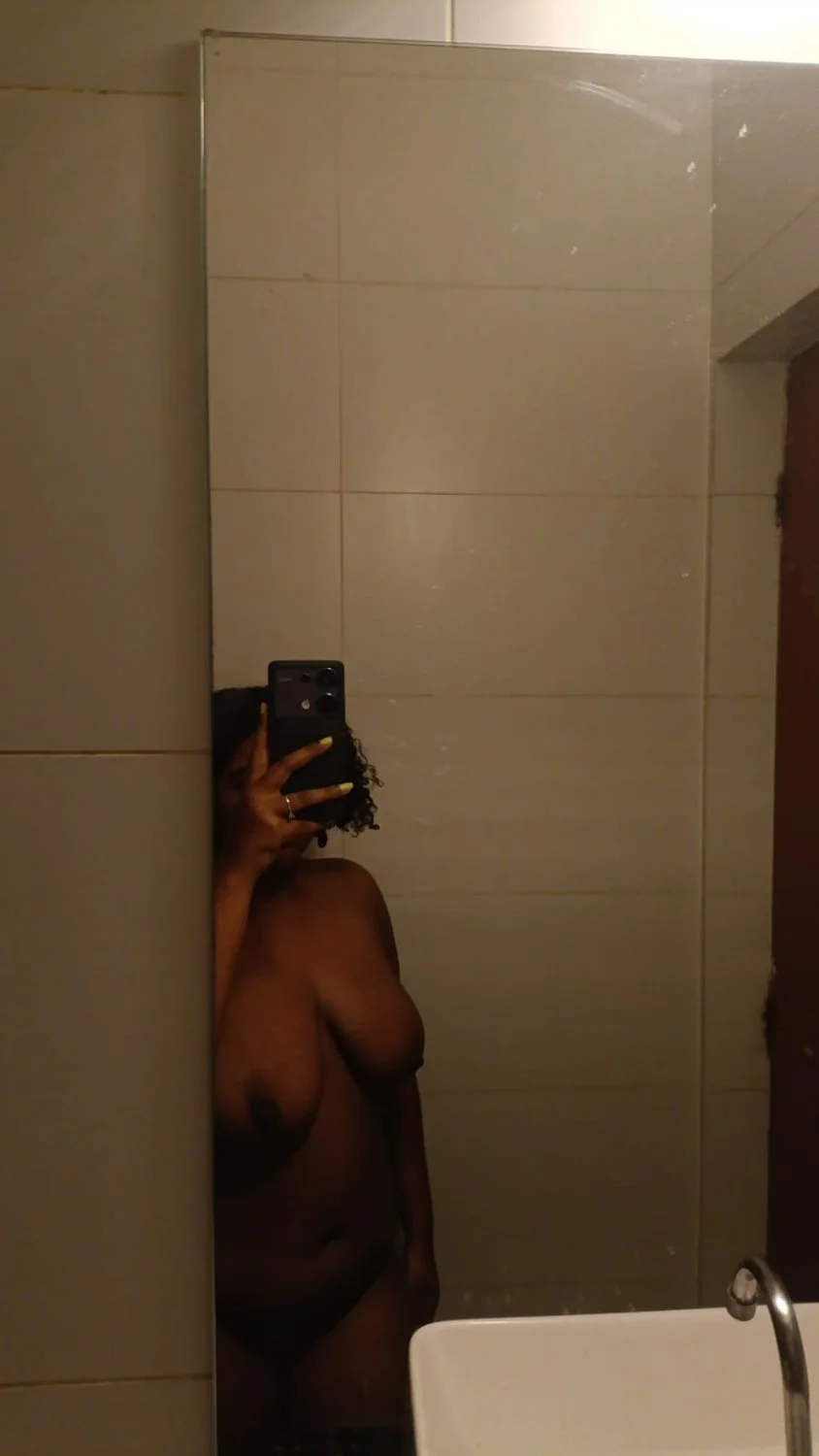 Putinha não gemendo gostoso e implorando para eu parar de socar na bucetinha dela 😈🔥 image 2