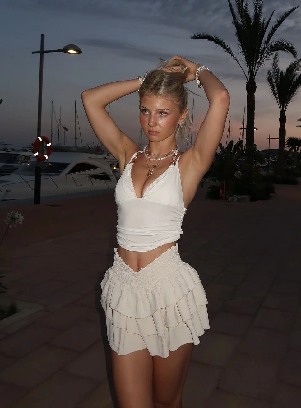 Elena image 4
