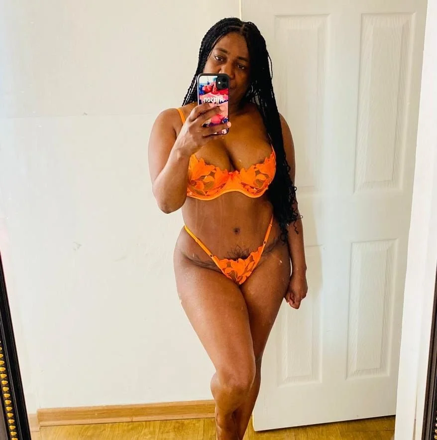 Claudia Aponza Sexy image 2
