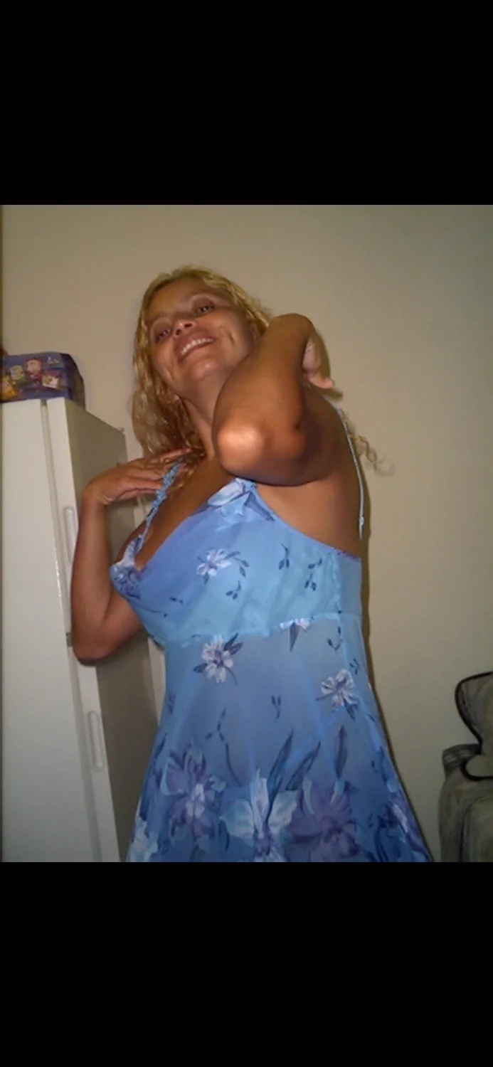 Sharing My hot ass wife Vania kapper image 2