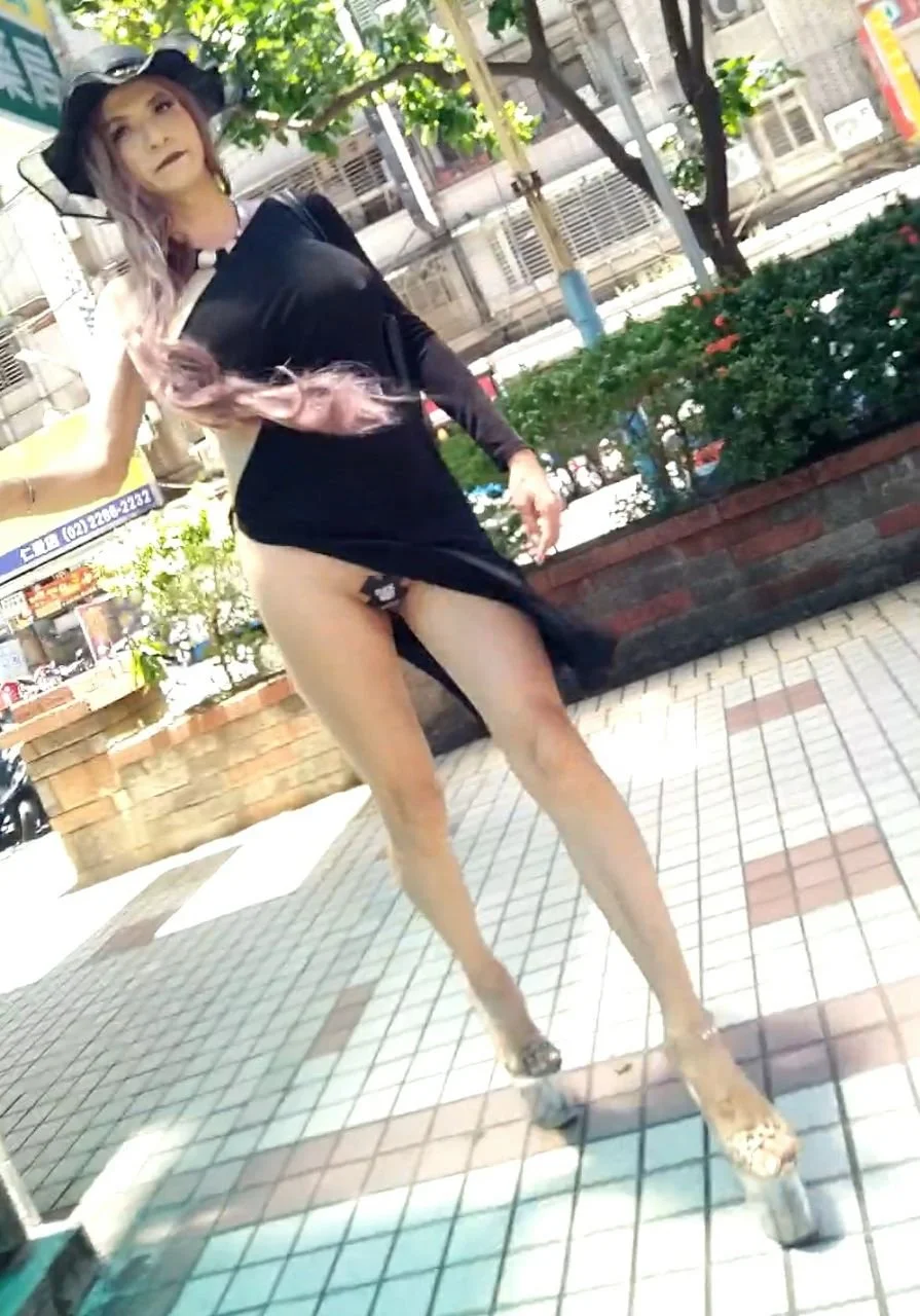 Chinese exhibitionist CD 01 image 14