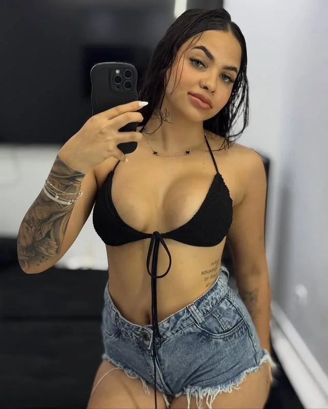 Novinha peituda image 1
