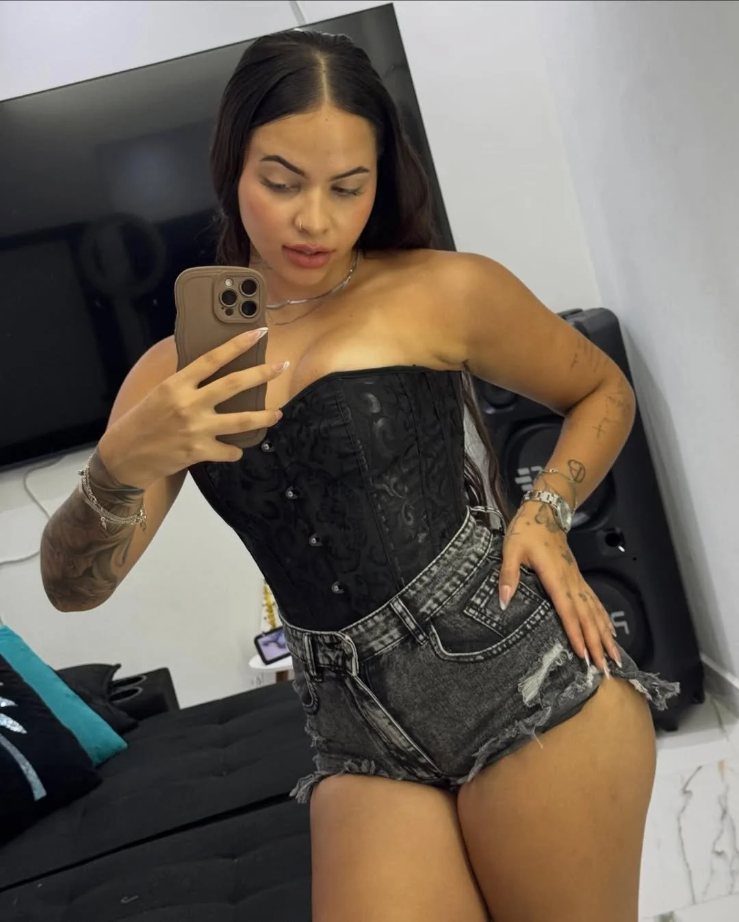 Novinha peituda image 12
