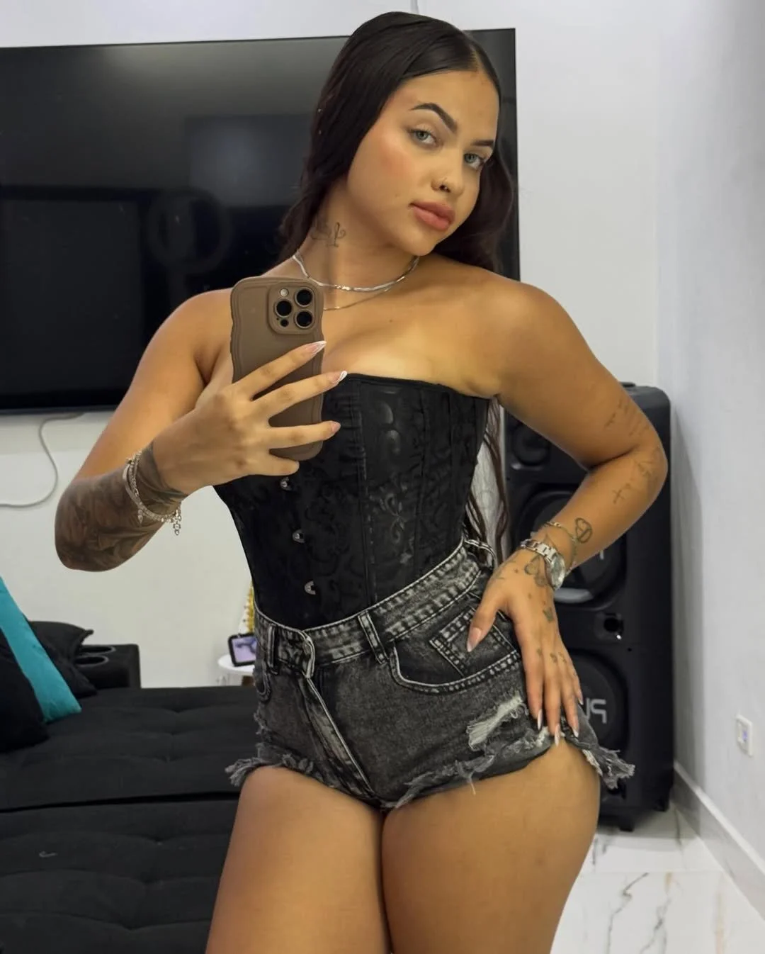 Novinha peituda image 7