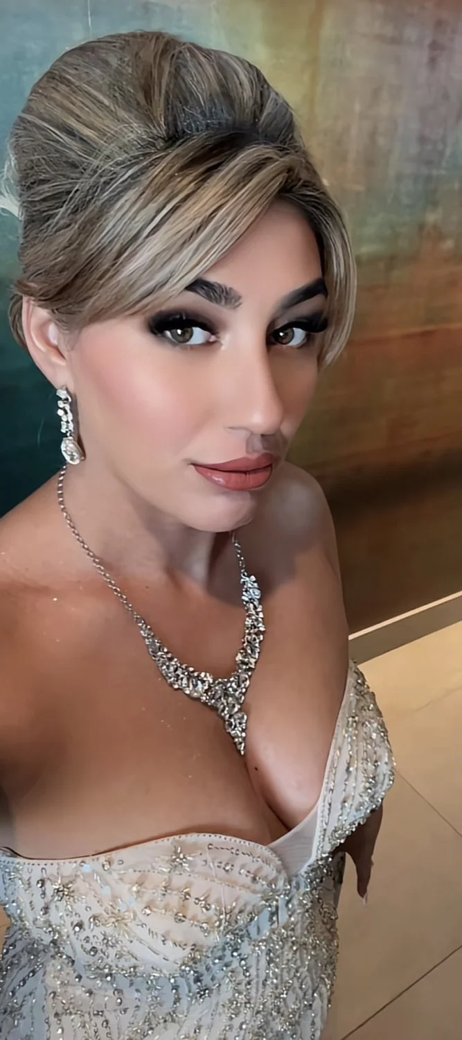 Sexy MILF for you to cum on image 1