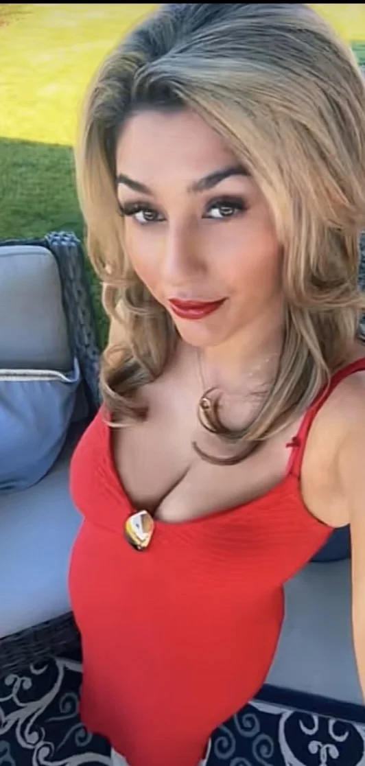 Sexy MILF for you to cum on image 5