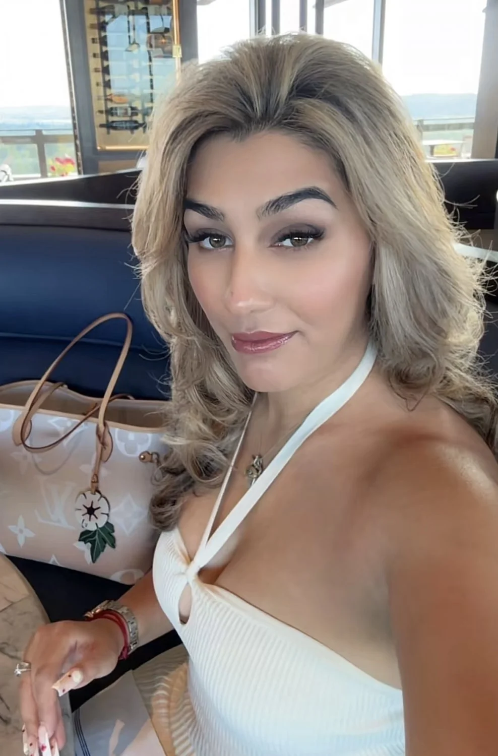 Sexy MILF for you to cum on image 6