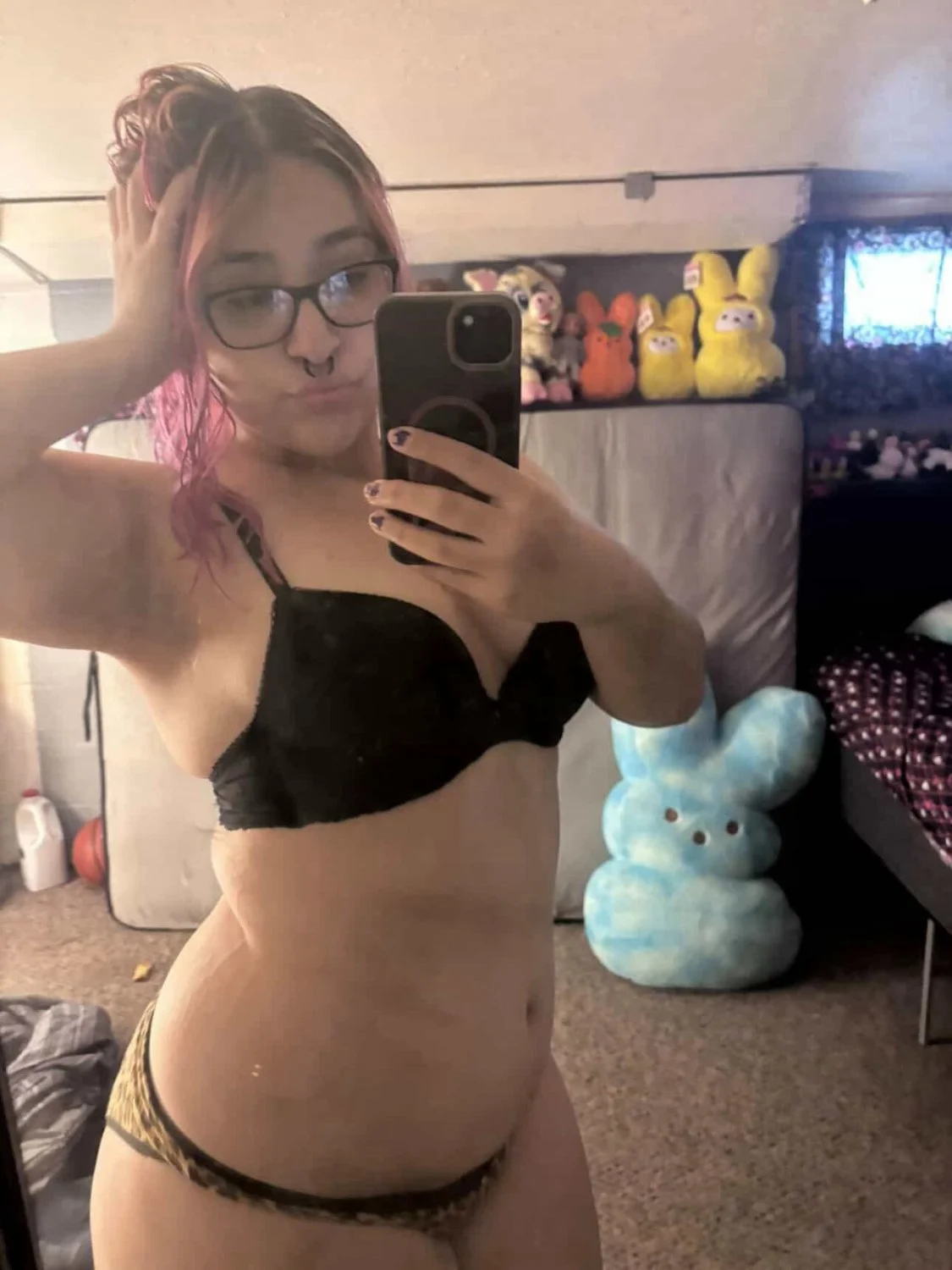 thick poser teen (dm for info) main image