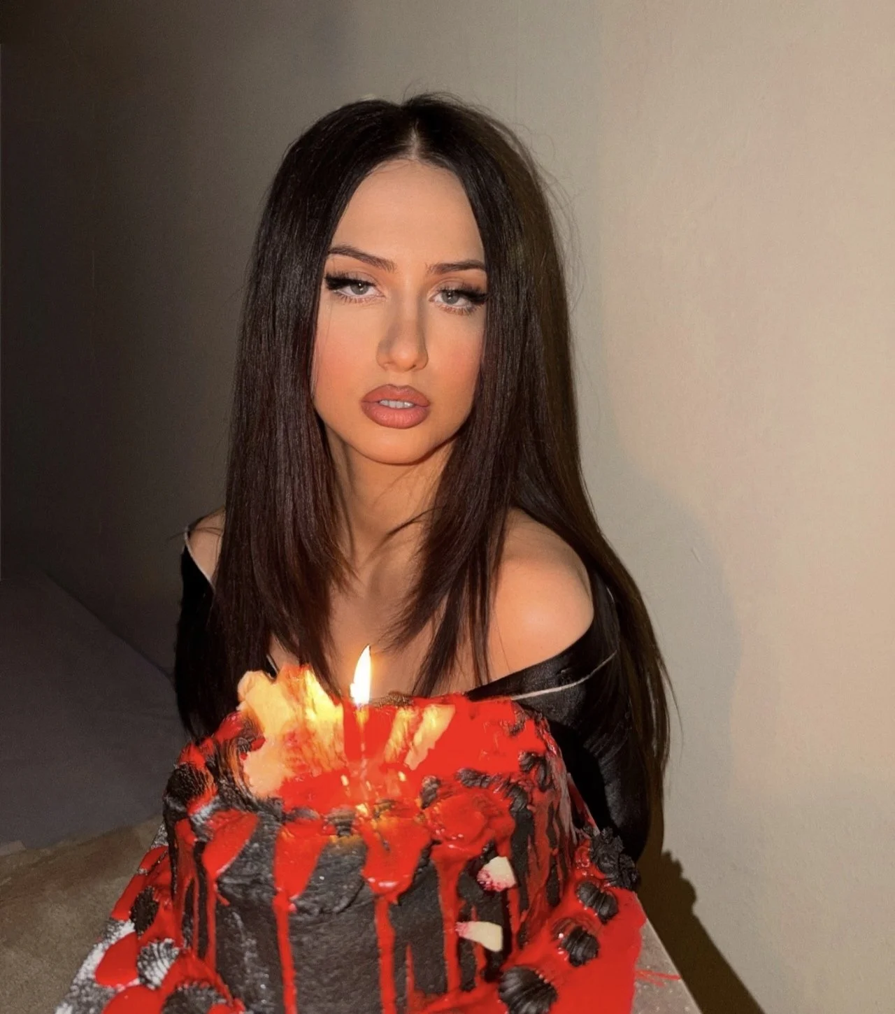 Stunning Romanian slut Giara image 10