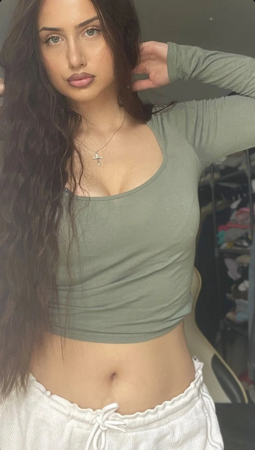Stunning Romanian slut Giara image 13