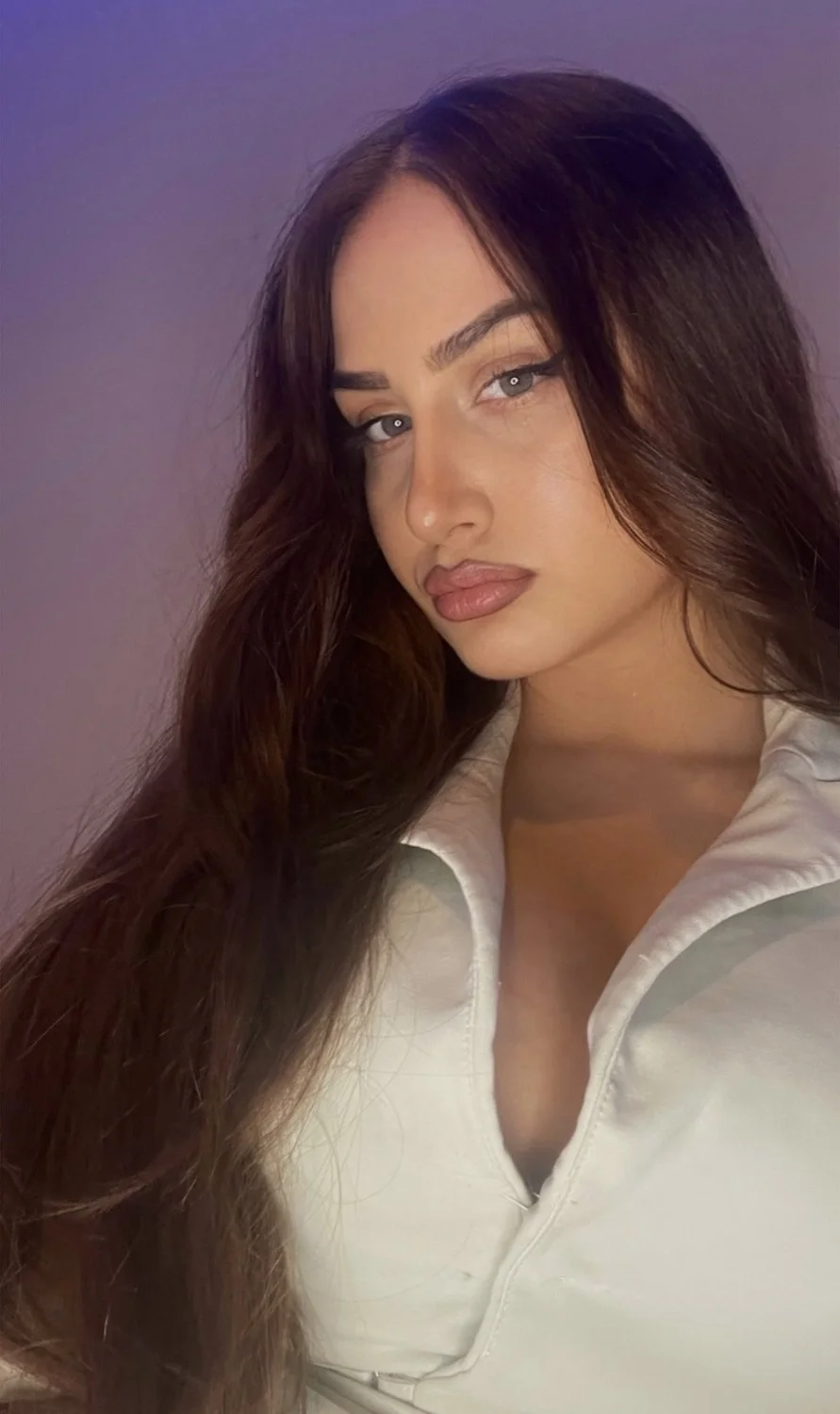 Stunning Romanian slut Giara image 20