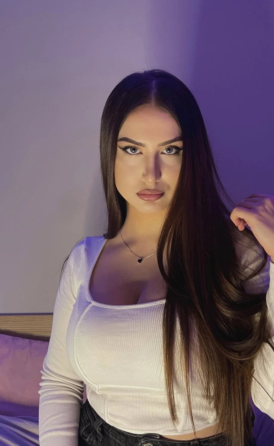 Stunning Romanian slut Giara image 30