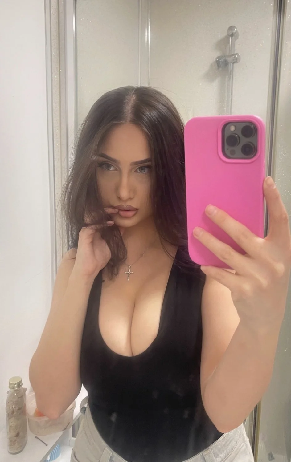 Stunning Romanian slut Giara image 32