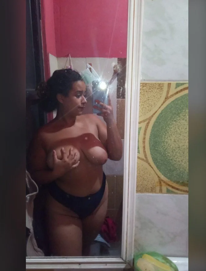 Sou muito puta image 2