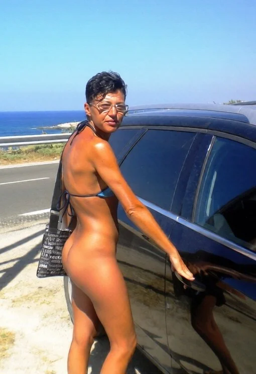 Italian milf Elena image 6