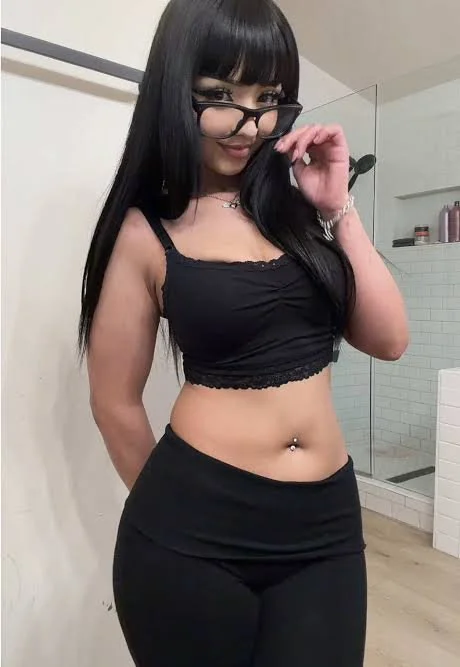 Sexy petite goth slut Leaked image 8