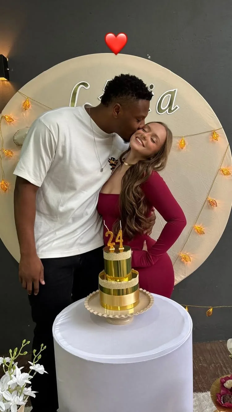 Livia Trolezi is blacked by bbc boyfriend novinha foi tomada pelo negão image 2